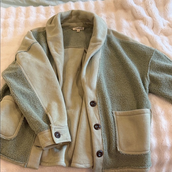 Listicle Shacket - Picture 5 of 5